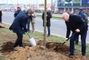 Roman Siemiątkowski i Andrzej Nowakowski posadzili pierwsze z 777 drzew