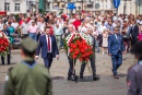 W imieniu społeczności Płocka kwiaty składają: prezydent Andrzej Nowakowski, jego zastępcy - Roman Siemiątkowski i Jacek Terbus oraz przewodniczący Rady Miasta Płocka Artur Jaroszewski